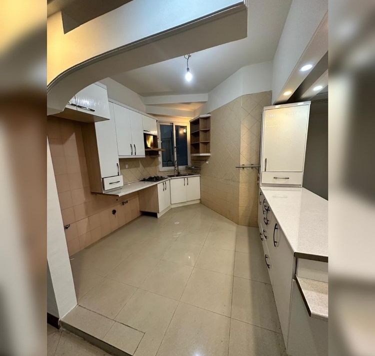 فروش آپارتمان 125متر جهانتاب فول‌امکانات روبه‌آفتاب بالکن‌بزرگ