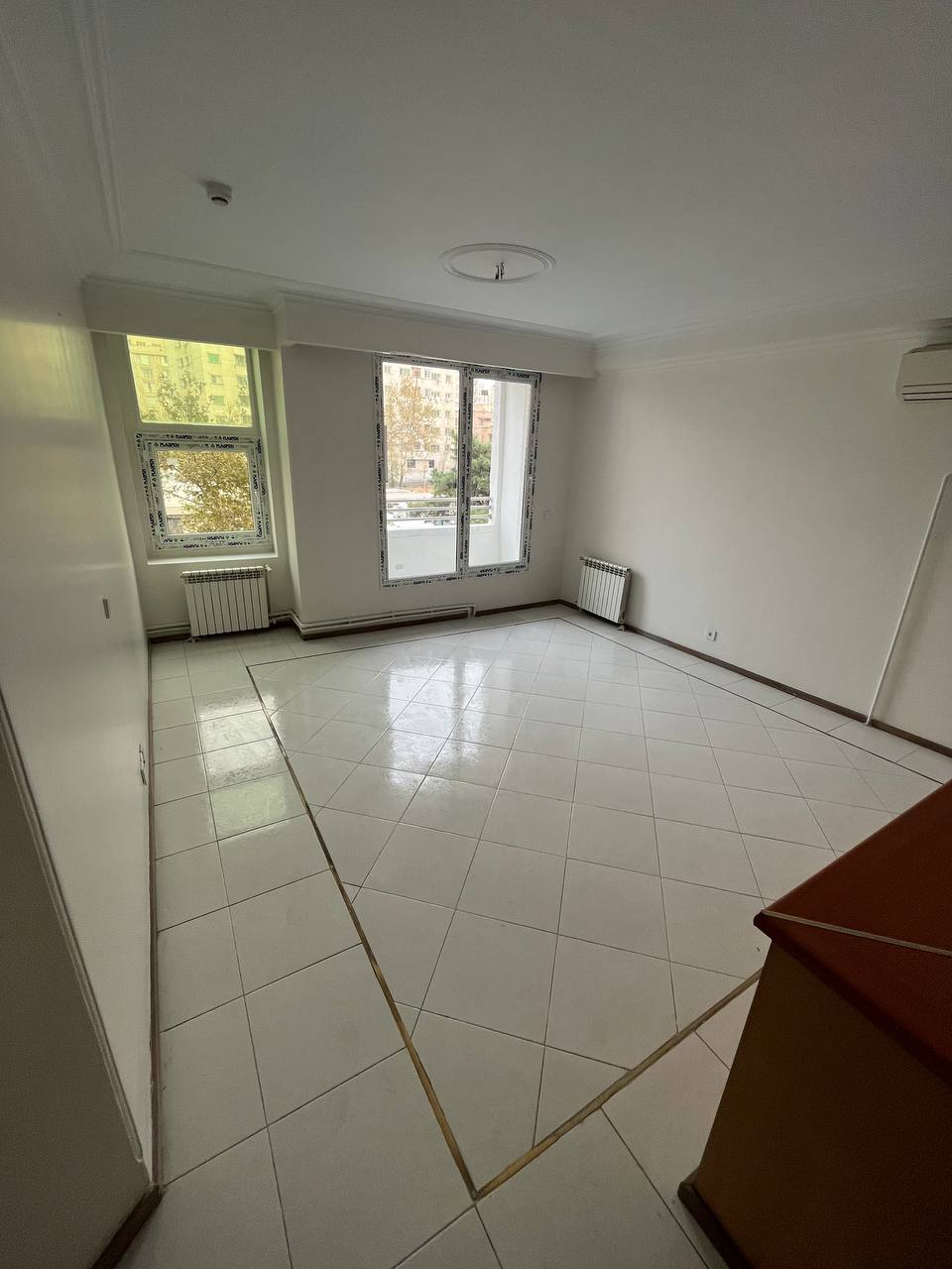 فروش آپارتمان 96 متر ازگل بالکن دار 2 خواب ویو کوهستان