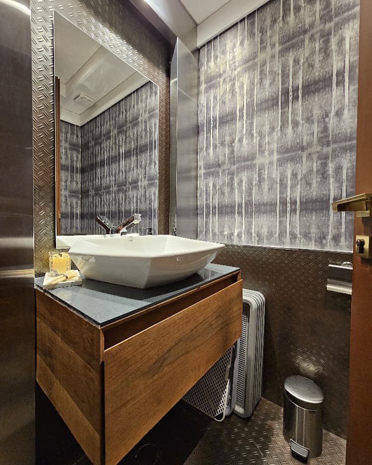 اجاره آپارتمان 180متر آجودانیه فول مشاعات ویو کوهستان