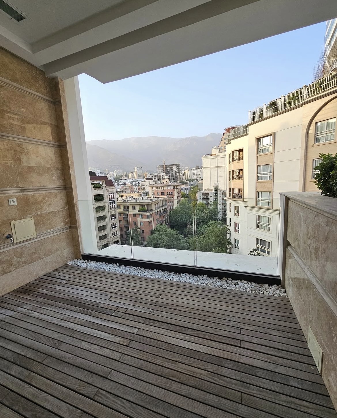 اجاره آپارتمان 220متر فرمانیه فول‌مشاعات تراس و ویوو