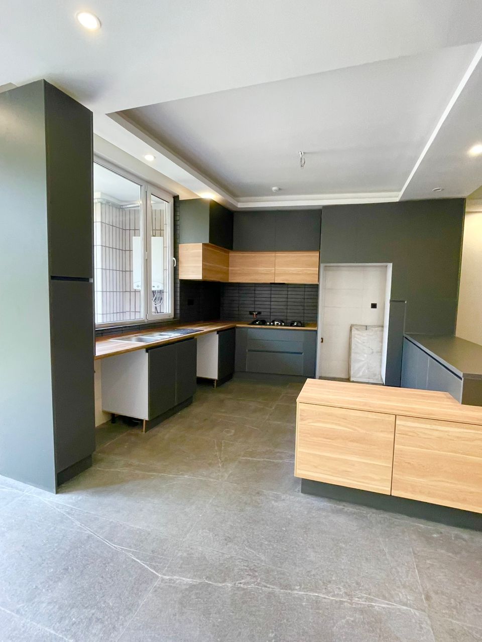 فروش واحد150متری مدرن با تراس10متری در قلب دربند