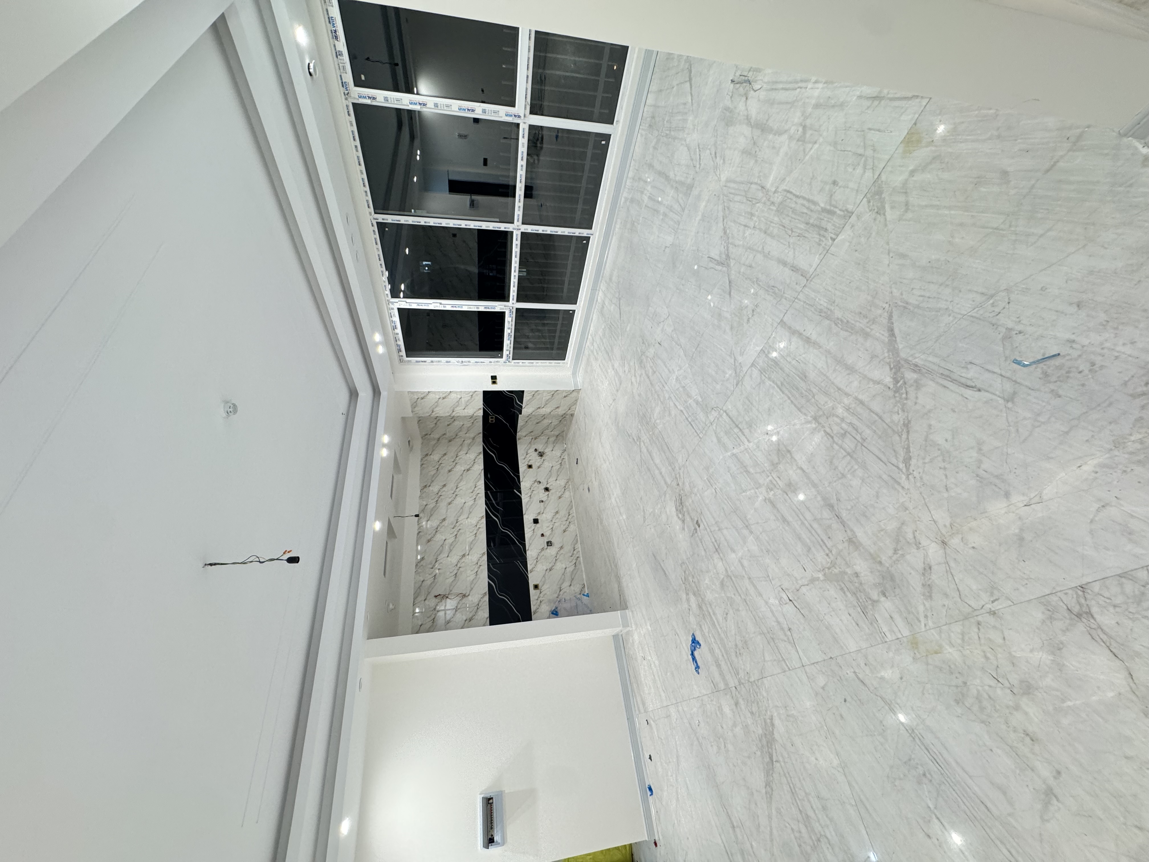 رهن و اجاره اپارتمان 86 متری 2 خوابه فول امکانات