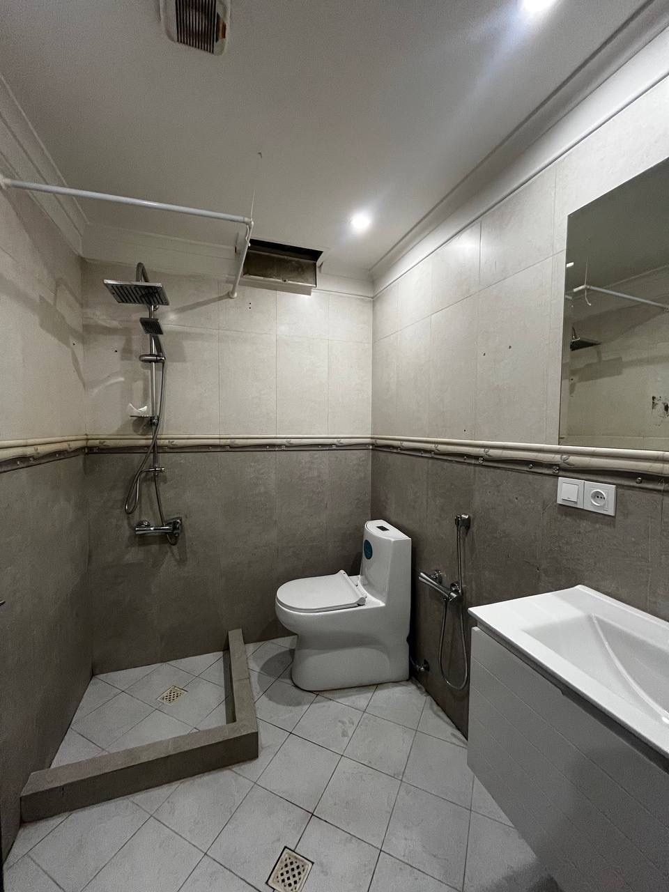 فروش آپارتمان 105 متر کامرانیه 2 خواب