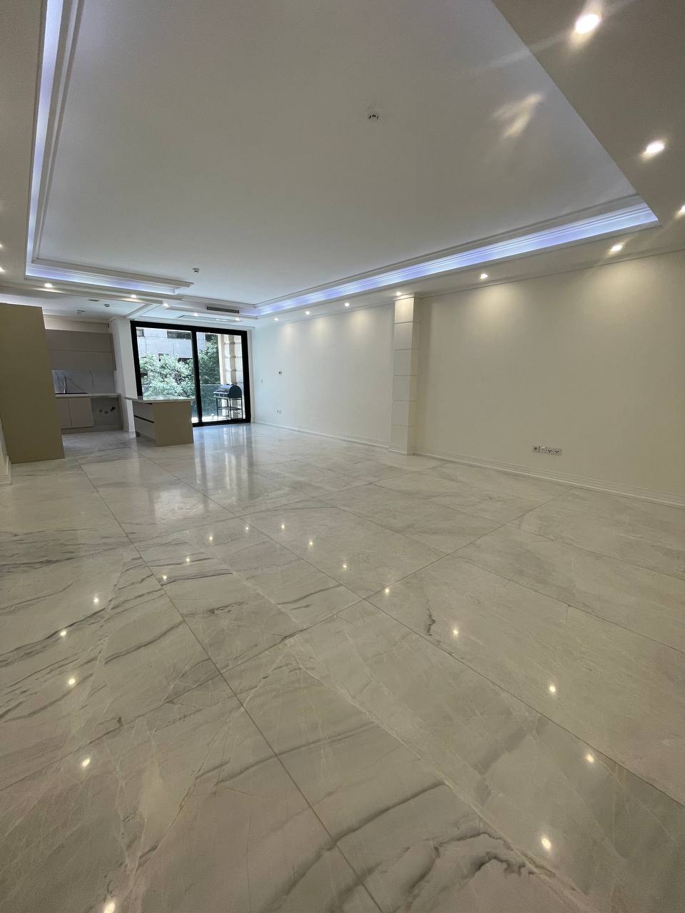 اجاره آپارتمان 170 متر فرمانیه نوساز کلید نخورده تراس چیدمان