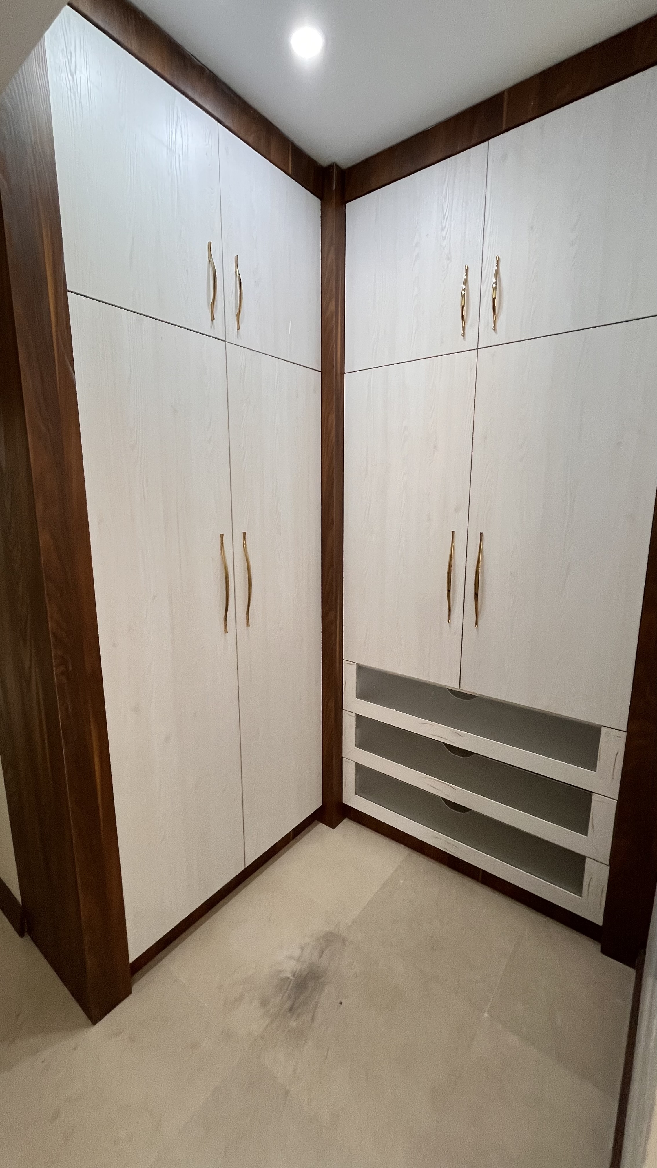 اجاره آپارتمان 220متر هروی فول امکانات 2پارکینگ