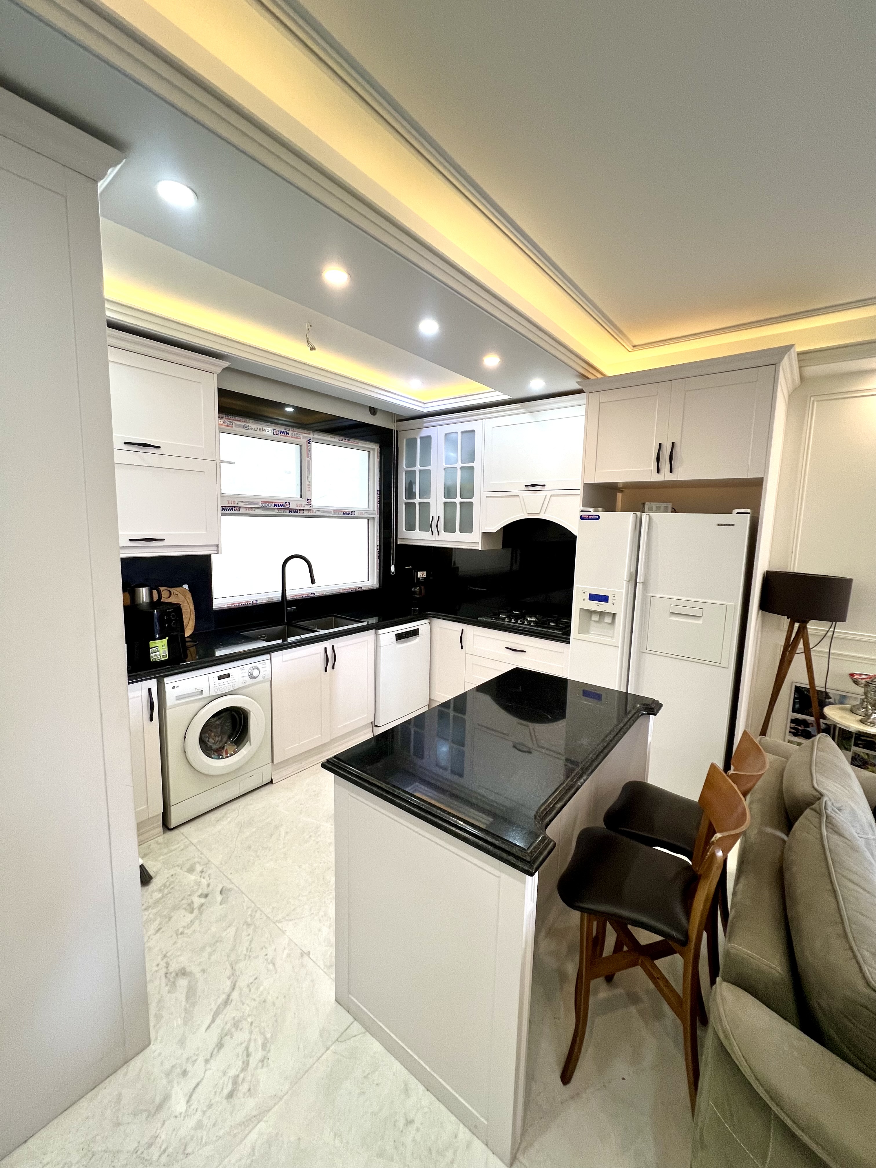 فروش آپارتمان 90 متر کیکاووس تاپ لوکیشن