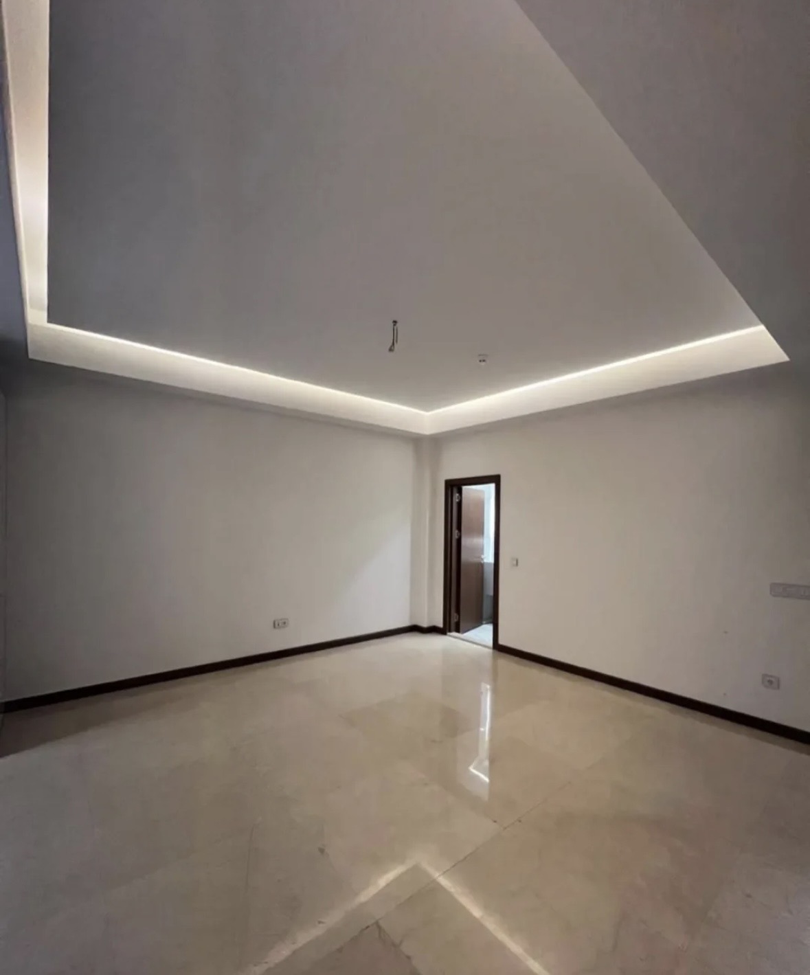 فروش واحد 75متری نورگیر جنوب مستقیم