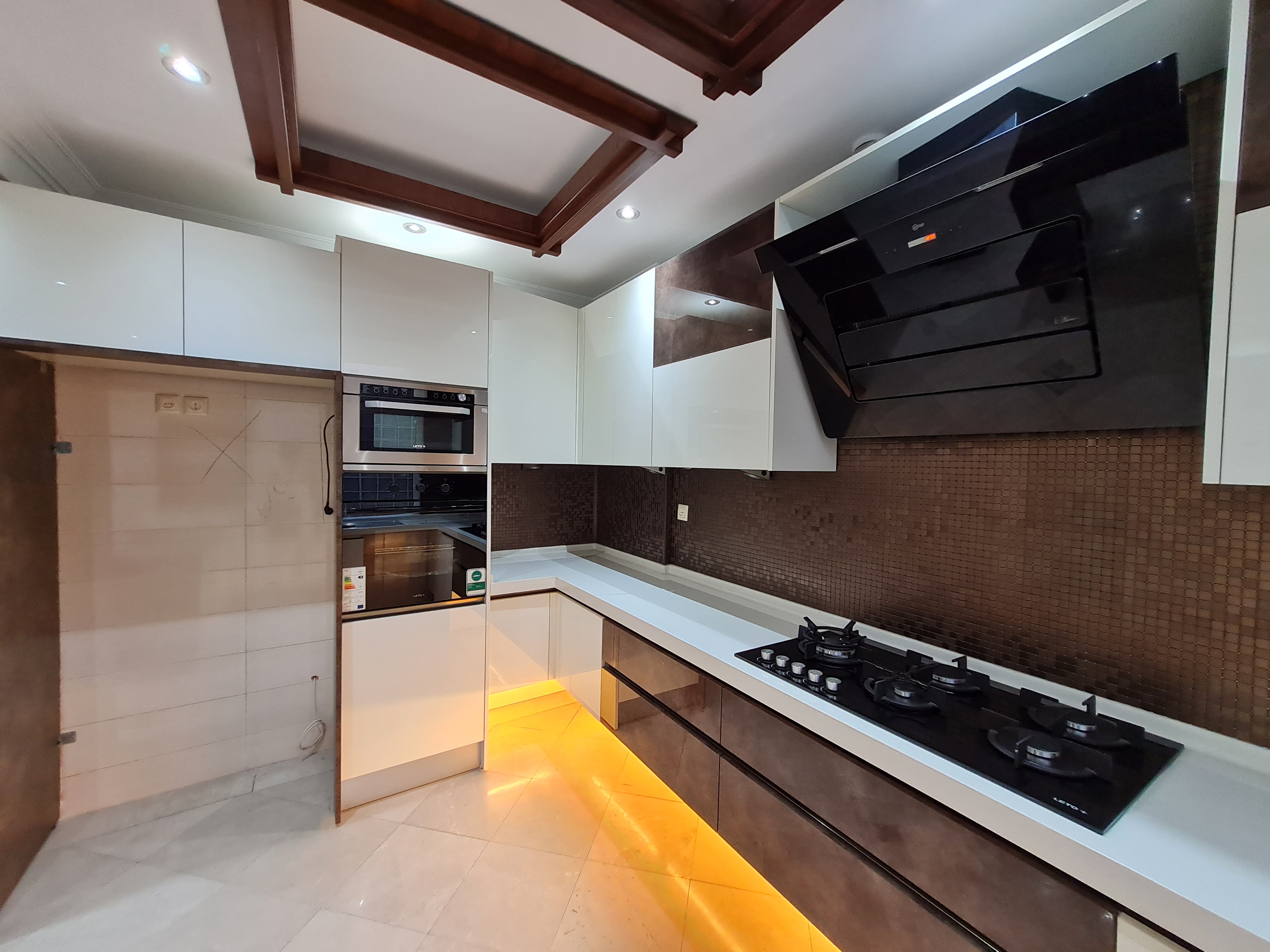فروش آپارتمان 95 متر فرمانیه غربی تاپ لوکیشن