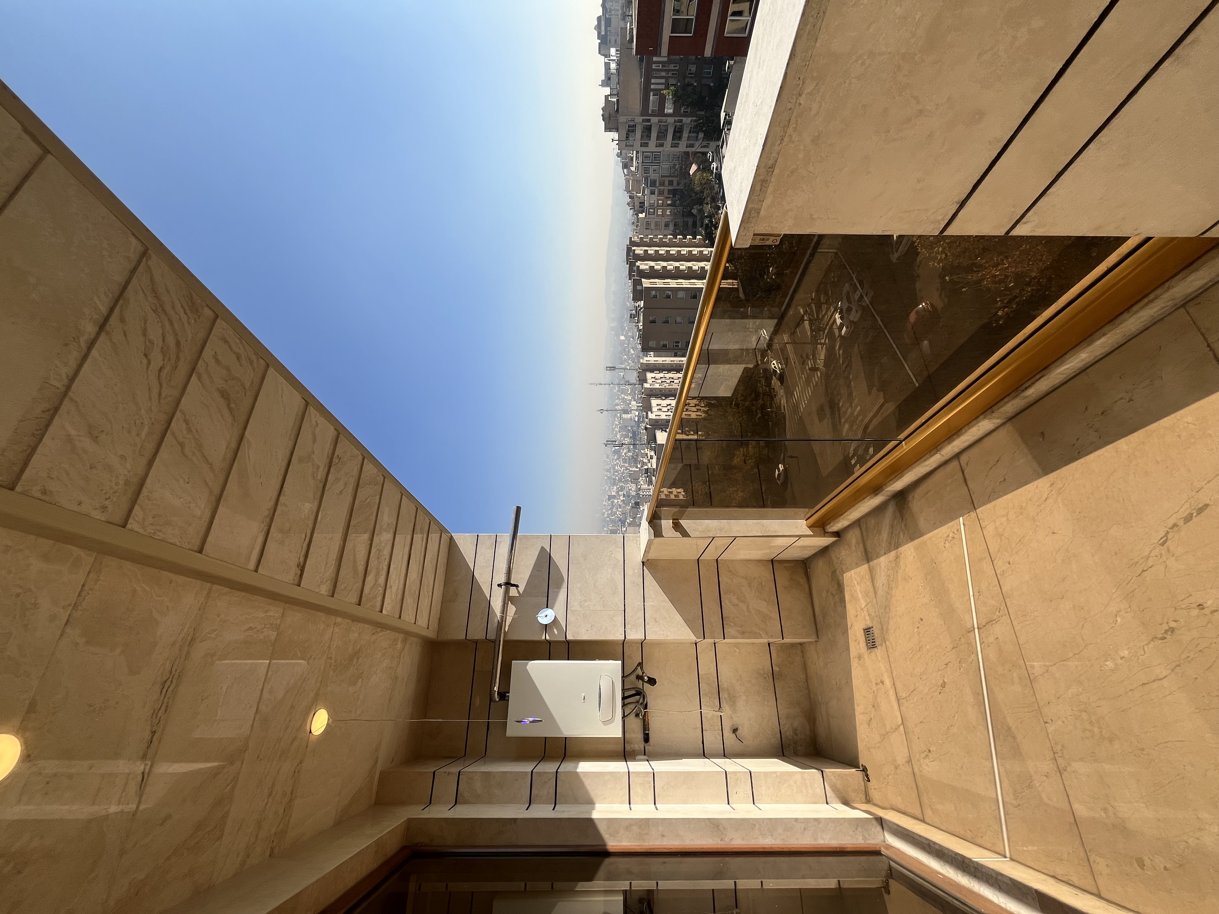 اجاره آپارتمان 135 متر  اندرزگو برج فول مشاعات 2 پارکینگ