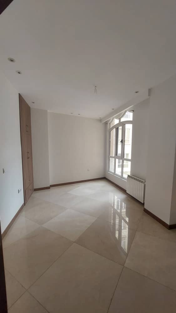 180متر *سه جهت نور*تاپ لوکیشن نیاوران