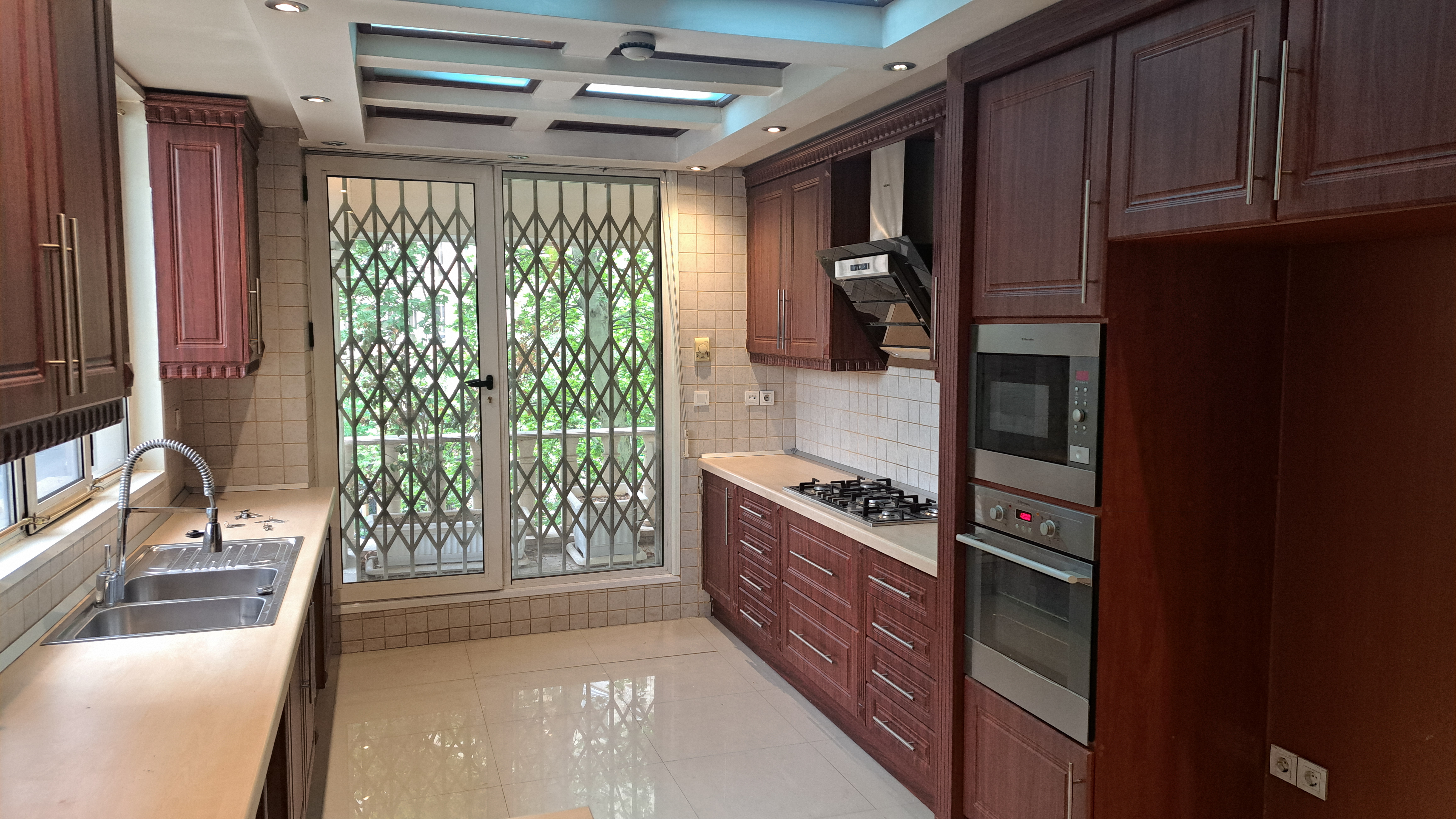 اجاره 280 متر تاپ لوکیشن نیاوران فول مشاعات