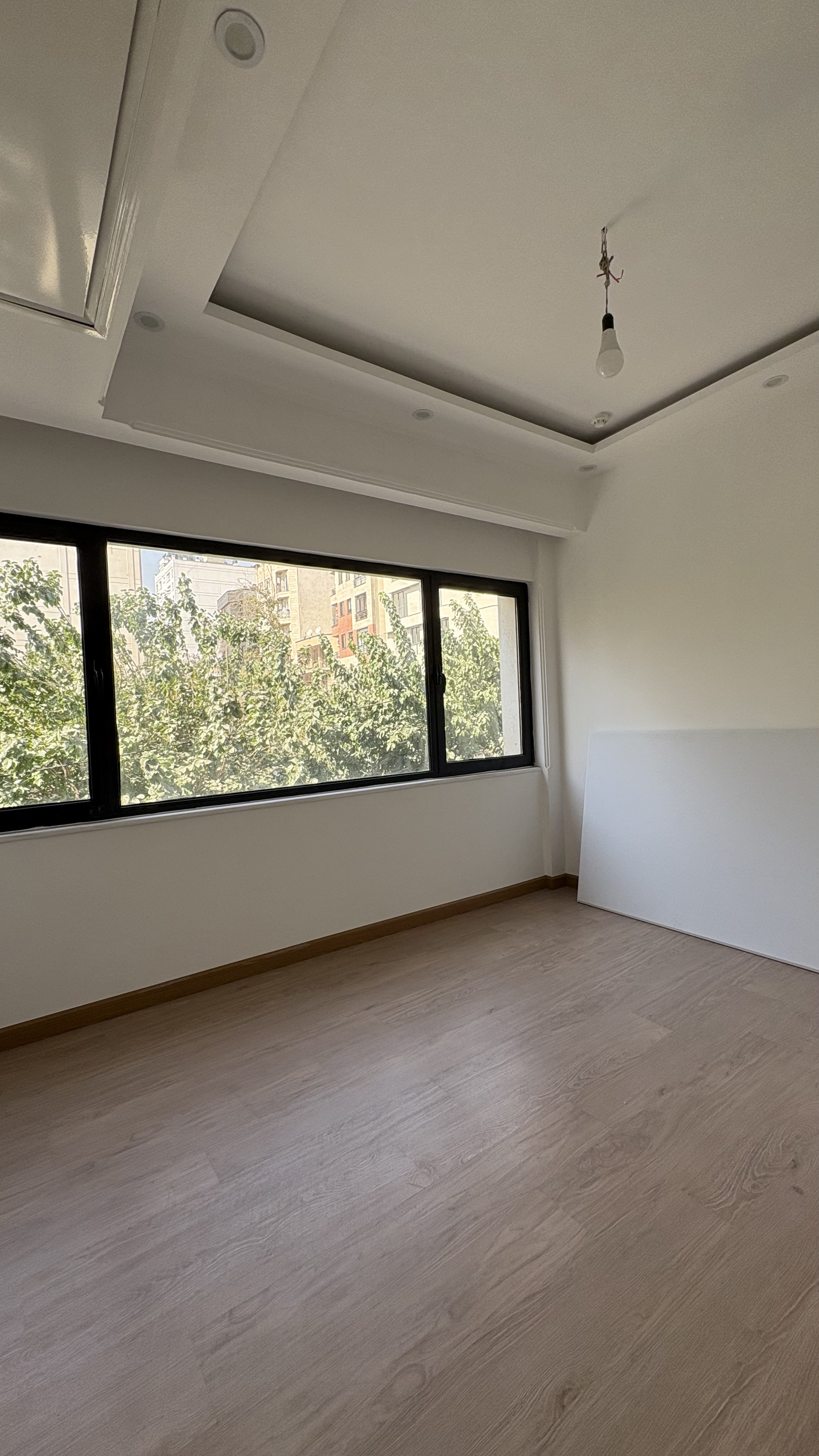 فروش اپارتمان /250 متر/4خواب/برج باغ/آجودانیه