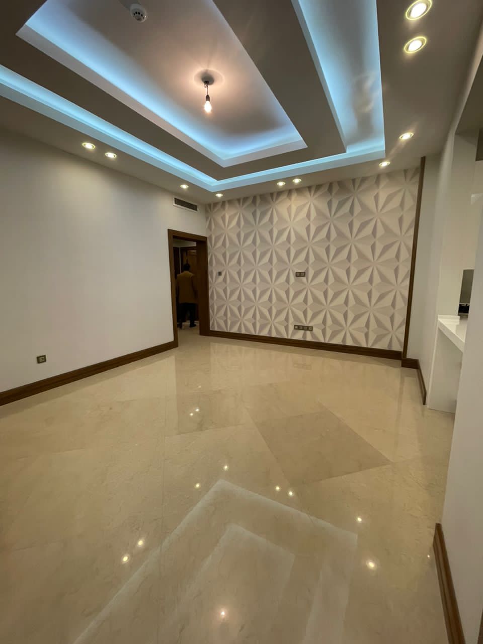 فروش آپارتمان 200 متر فرمانیه شرقی فول مشاعات