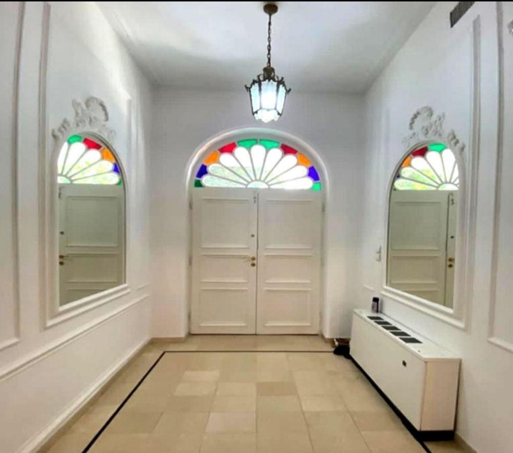 ۵۵۰ متر عمارت ، استخر چهار فصل ، حیاط مشجر